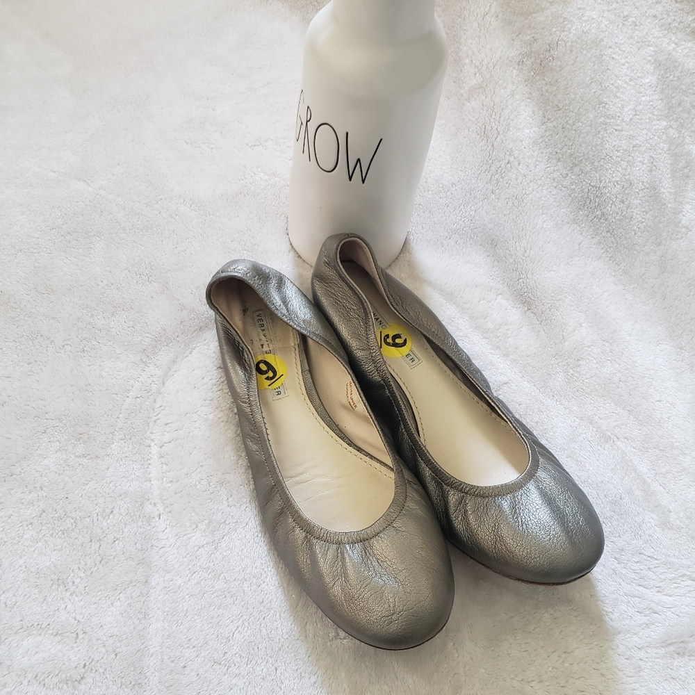 Vera Wang metallic flats